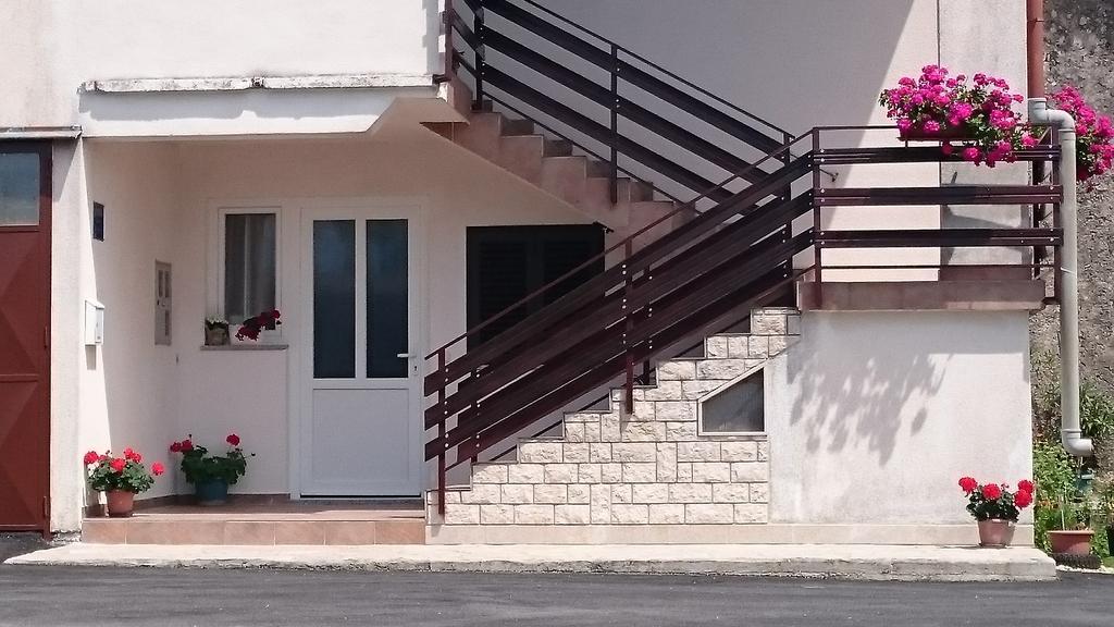 Apartment Toncic Benazici Esterno foto